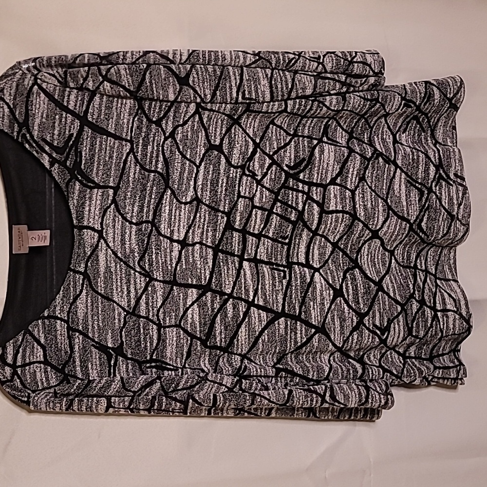 Chico Black & White Easywear Top sz 2(Lg)